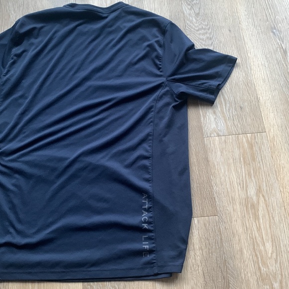 Greg Norman Shark DriFit-like Tshirt / 4.99 SHIPPING - Picture 5 of 5